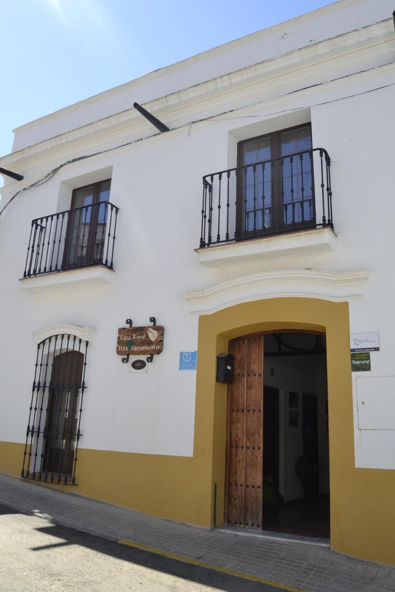 Casa Rural Tita Sacramento Hornachos ภายนอก รูปภาพ