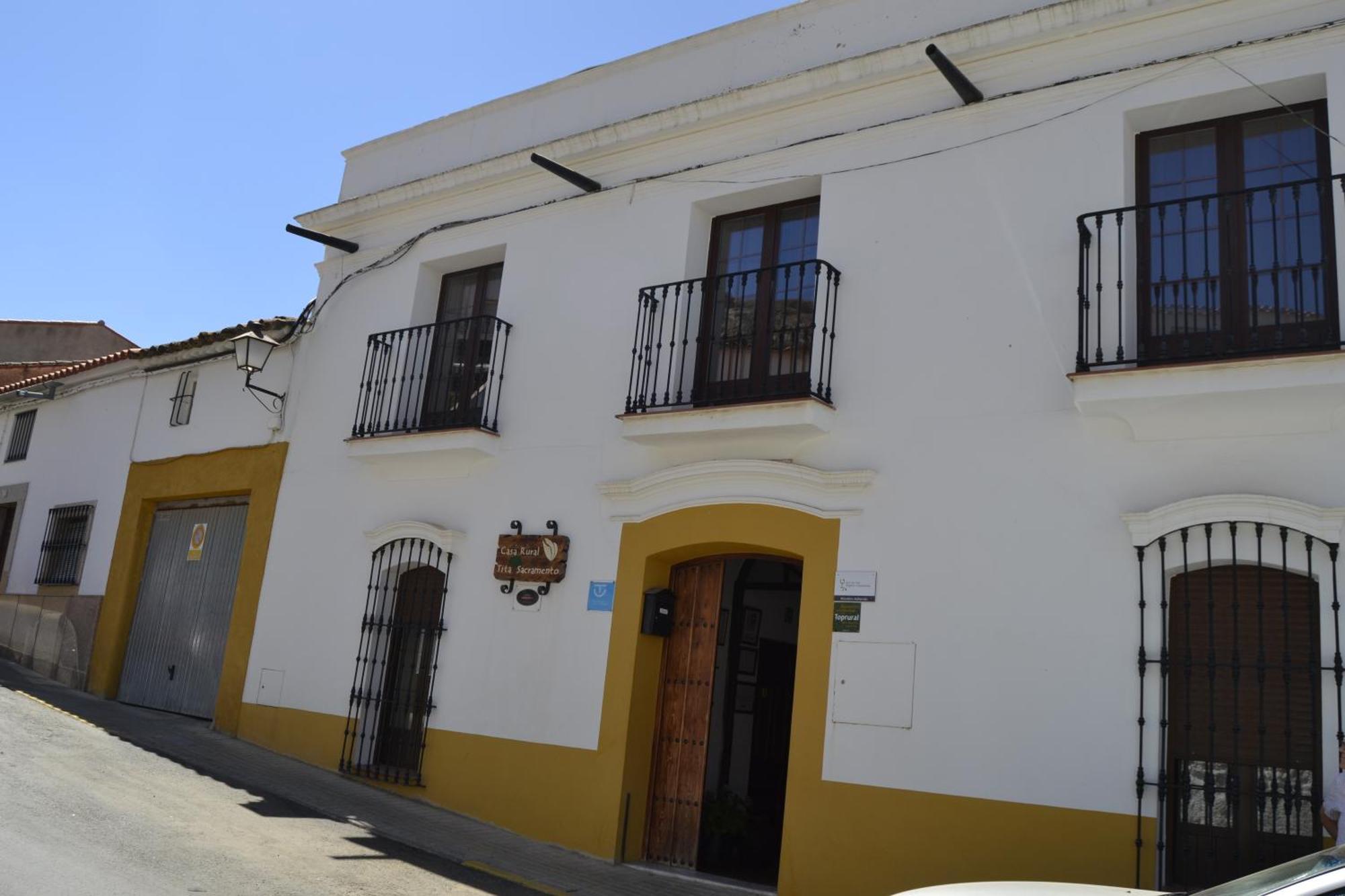 Casa Rural Tita Sacramento Hornachos ภายนอก รูปภาพ